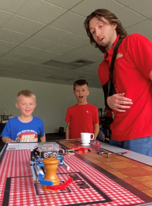Read more about the article 8 Saturdays | Robot Academy Arduino LEGO Robot Semi-Private Lessons | Advanced Programming with Servo Expansion Set | 12 noon EST