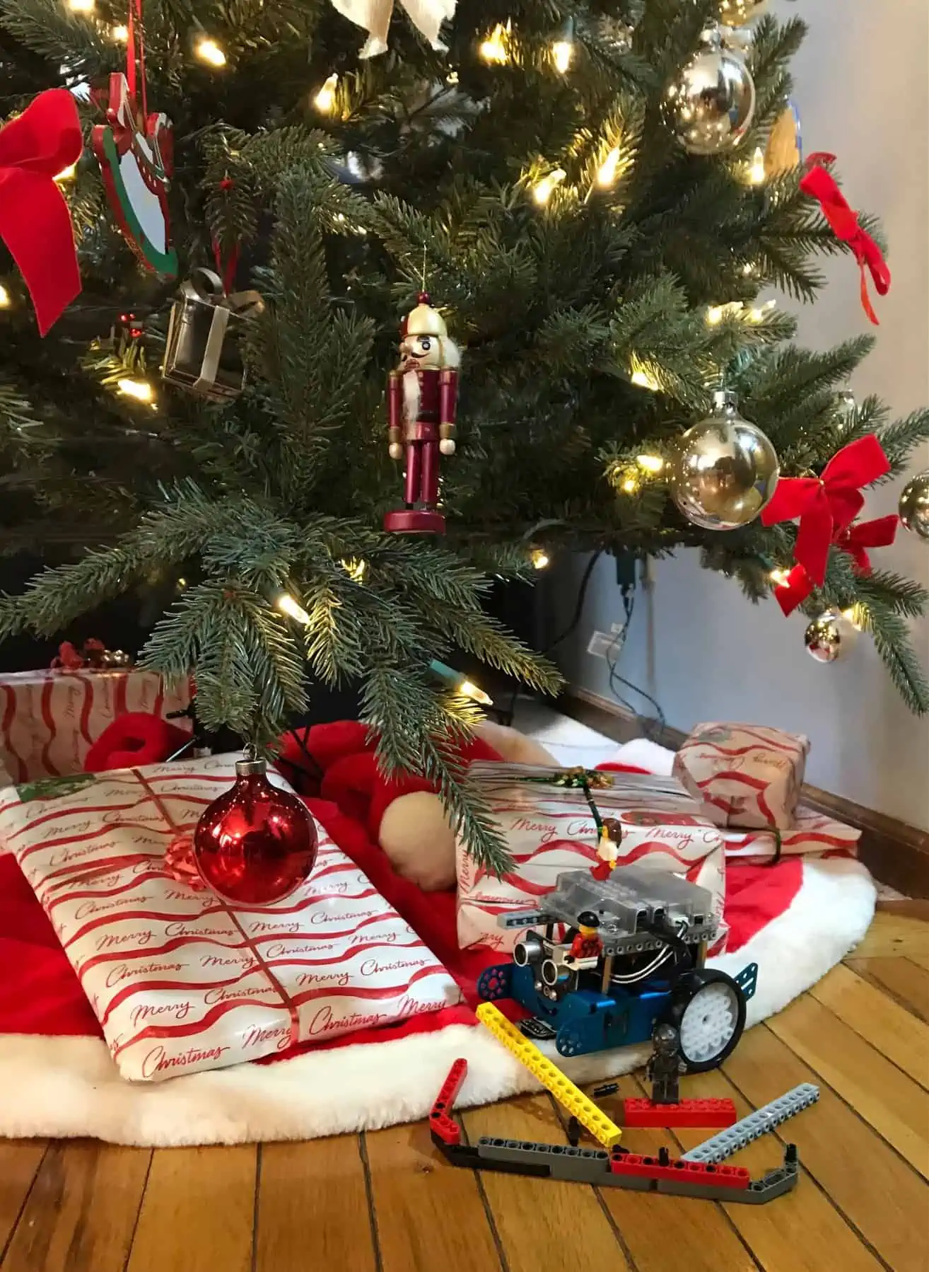 Read more about the article LEGO Robot Building Class with Holiday Gift Bundle Option | Full Day | January 16, 2023 | Reynoldsburg